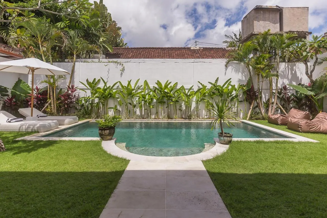 Charming 3 Bedrooms Villa Beach Walking Distance Seminyak