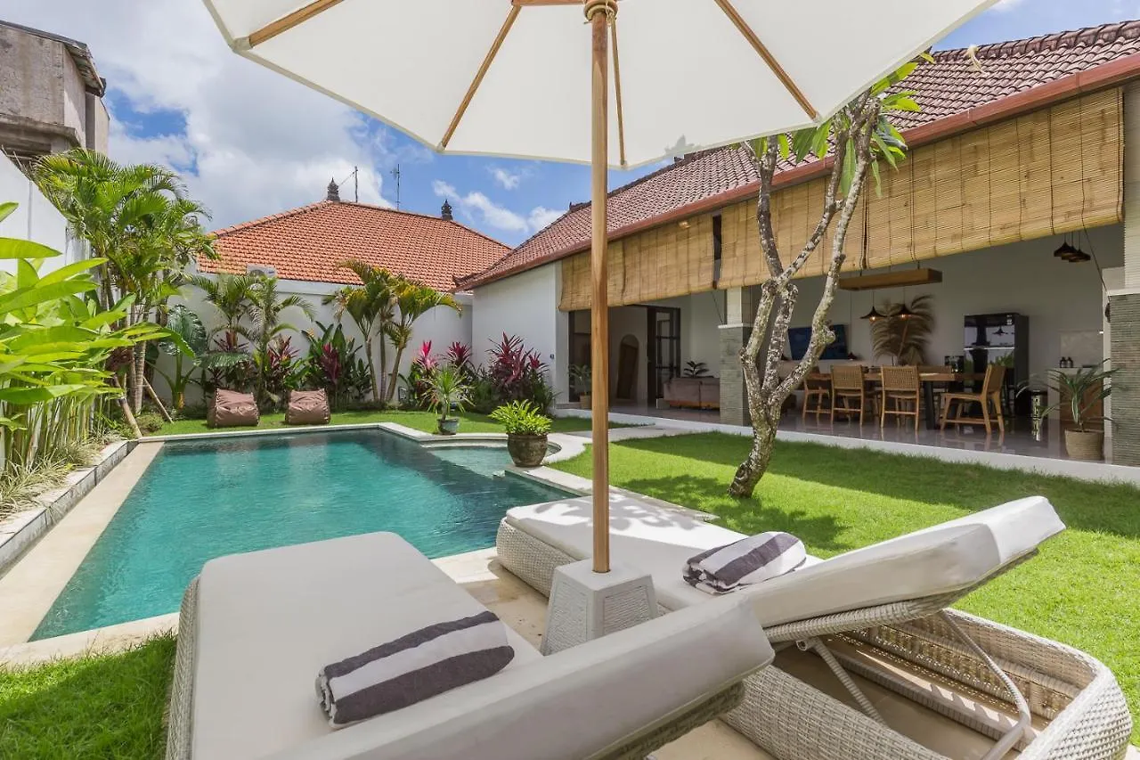 Charming 3 Bedrooms Villa Beach Walking Distance Seminyak 0*,