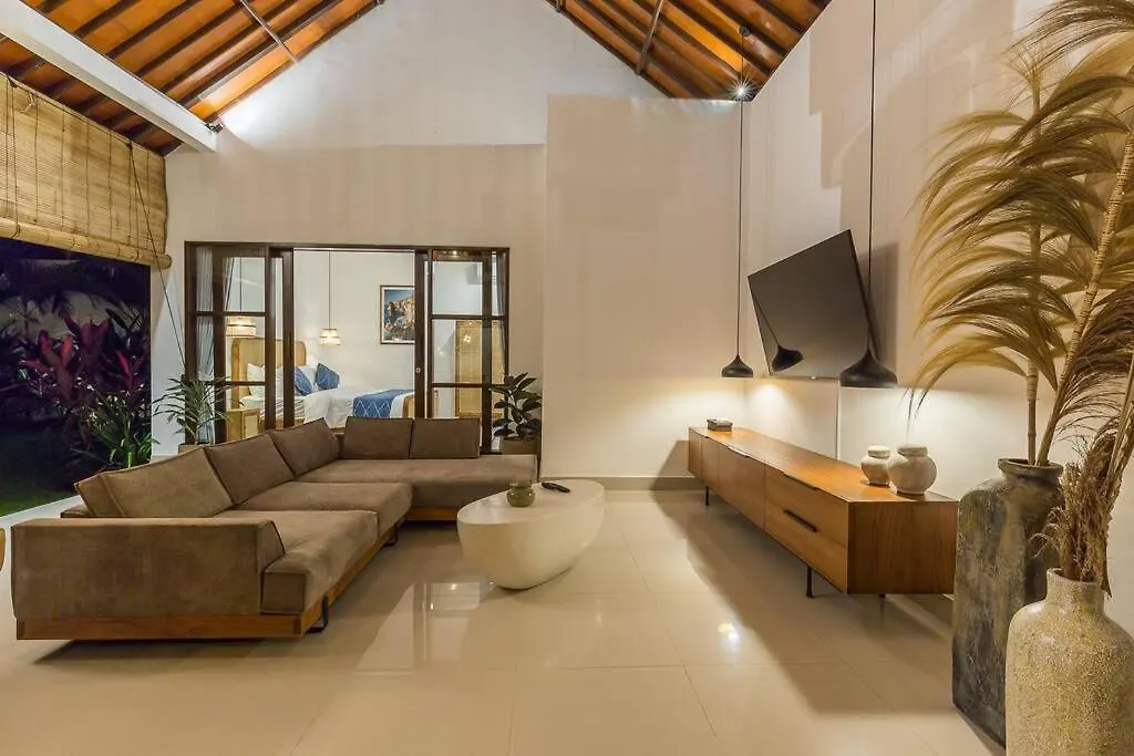 Charming 3 Bedrooms Villa Beach Walking Distance Seminyak