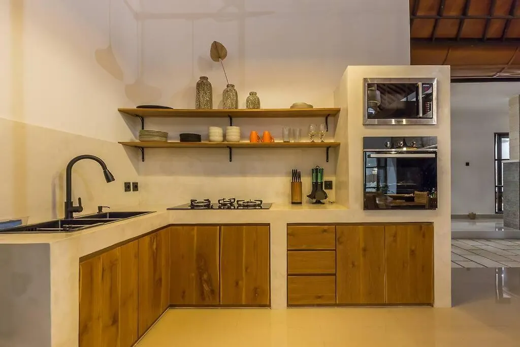 Charming 3 Bedrooms Villa Beach Walking Distance Seminyak