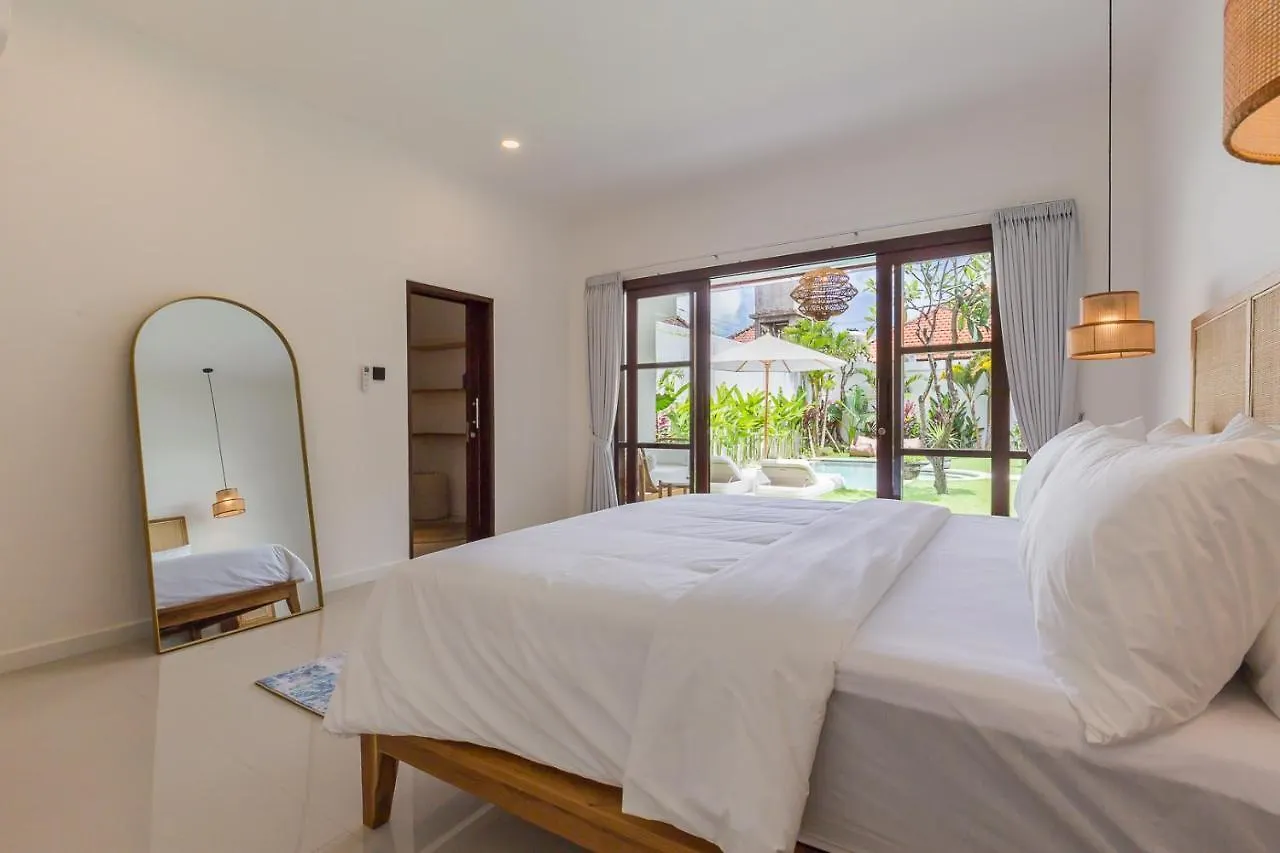 Charming 3 Bedrooms Villa Beach Walking Distance Seminyak Indonesië