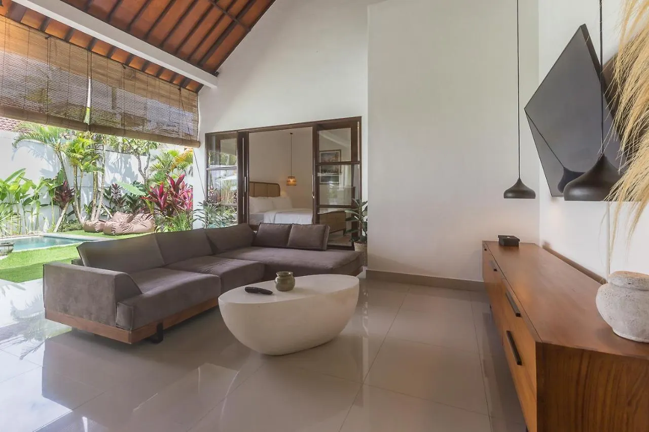 Charming 3 Bedrooms Villa Beach Walking Distance Seminyak 0*,  Indonesië