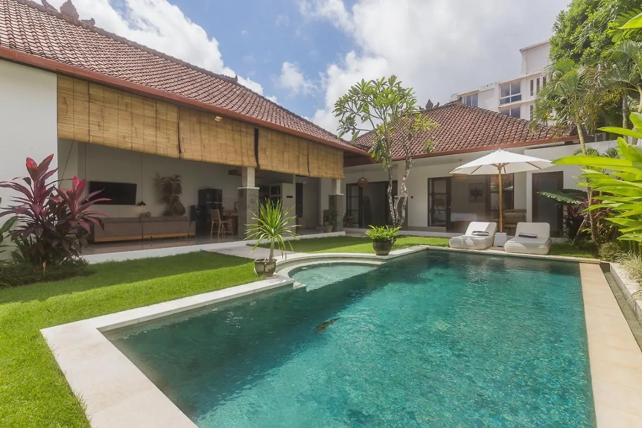 Charming 3 Bedrooms Villa Beach Walking Distance Seminyak 0*,  Indonesië
